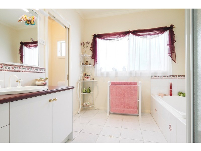 2 Moonbeam Close, Narre Warren South VIC 3805