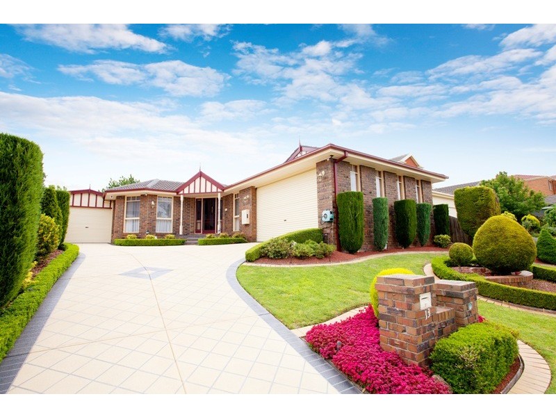 13 Oakleaf Place, Narre Warren South VIC 3805