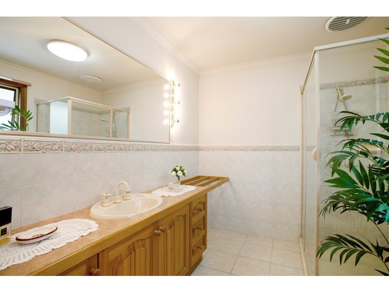 13 Oakleaf Place, Narre Warren South VIC 3805