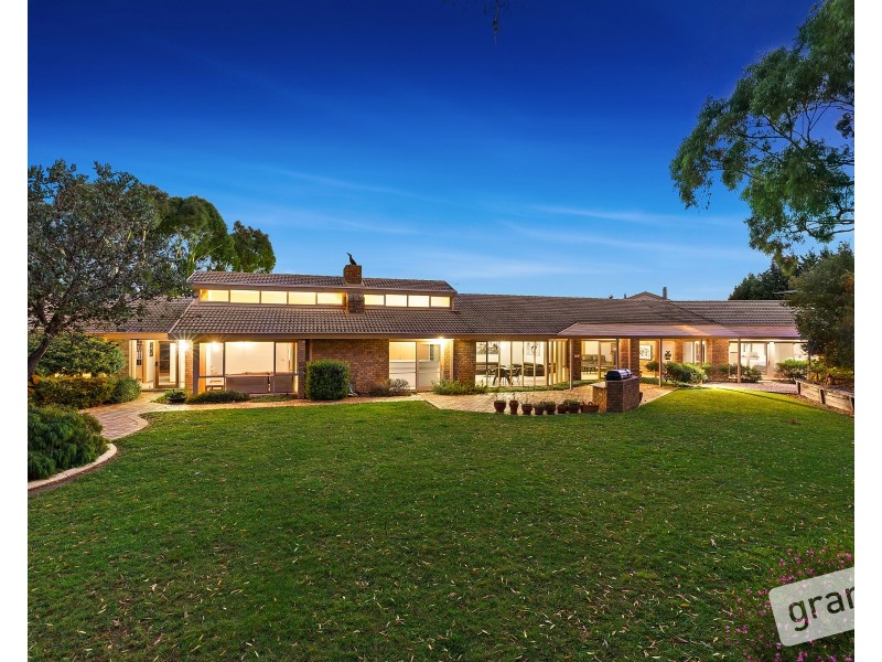 17-18 Carolyn Close, Narre Warren North VIC 3804