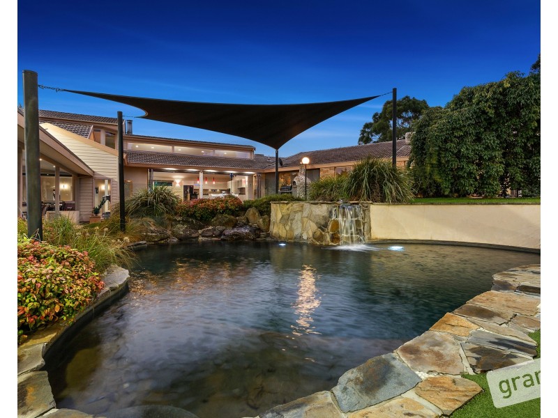 17-18 Carolyn Close, Narre Warren North VIC 3804