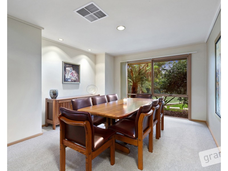 17-18 Carolyn Close, Narre Warren North VIC 3804