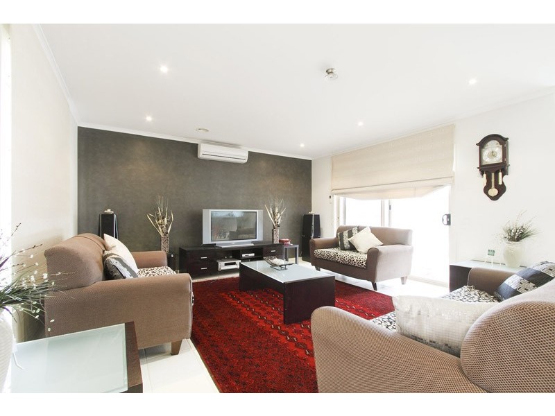 18 Clendon Street, Berwick VIC 3806