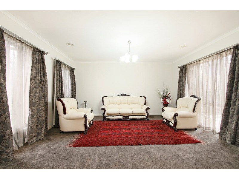 18 Clendon Street, Berwick VIC 3806