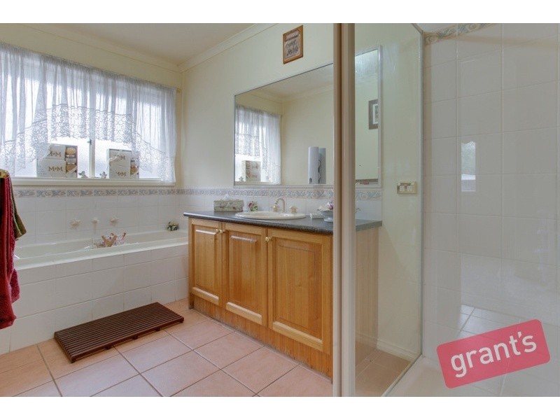 12 Ashmore Avenue, Narre Warren South VIC 3805