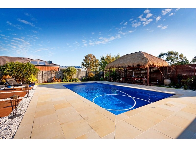 9 Rose Garden Court, Narre Warren North VIC 3804