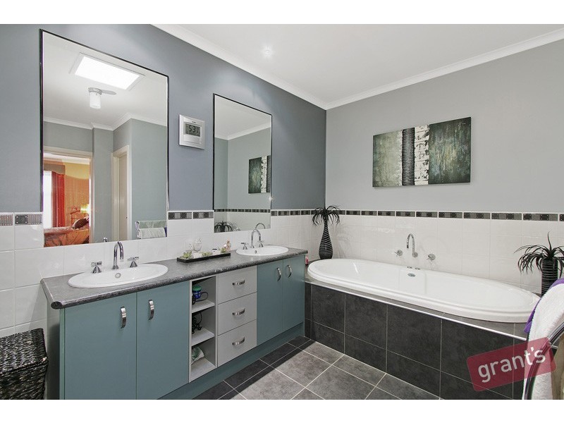 29 Rose Garden Court, Narre Warren North VIC 3804