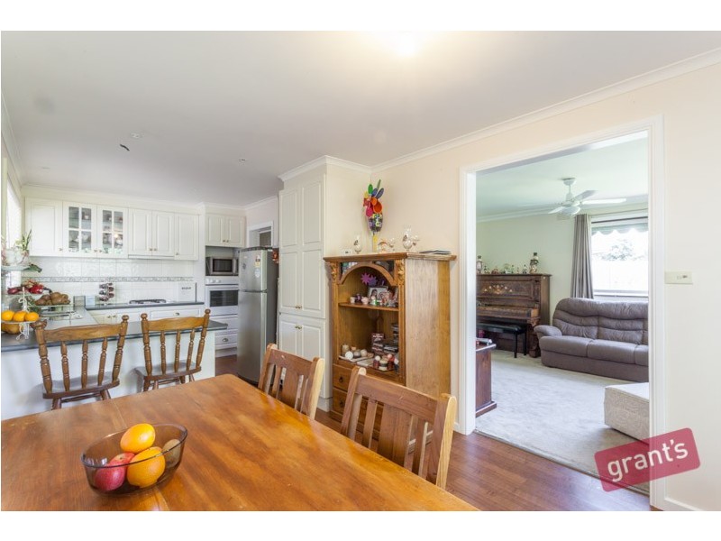 10 Springwood Avenue, Narre Warren VIC 3805