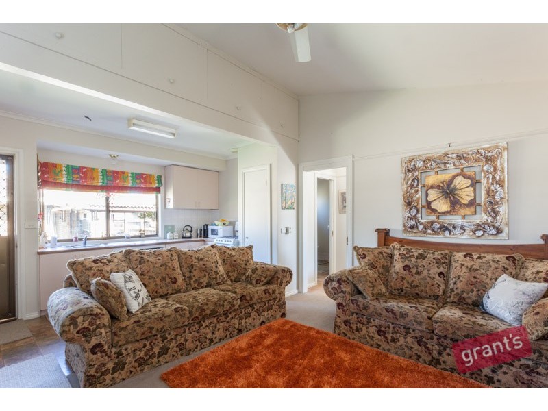 10 Springwood Avenue, Narre Warren VIC 3805