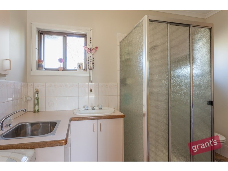 10 Springwood Avenue, Narre Warren VIC 3805