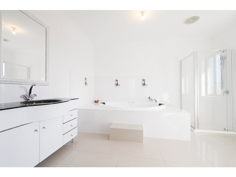 25 Banjo Patterson Drive, Pakenham VIC 3810