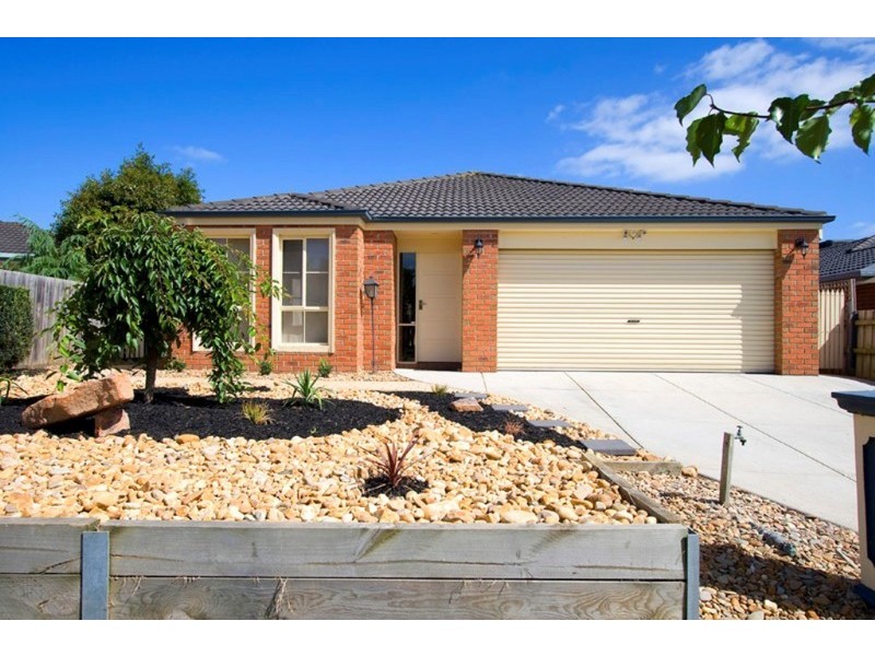 84 Amberly Park Drive, Narre Warren South VIC 3805