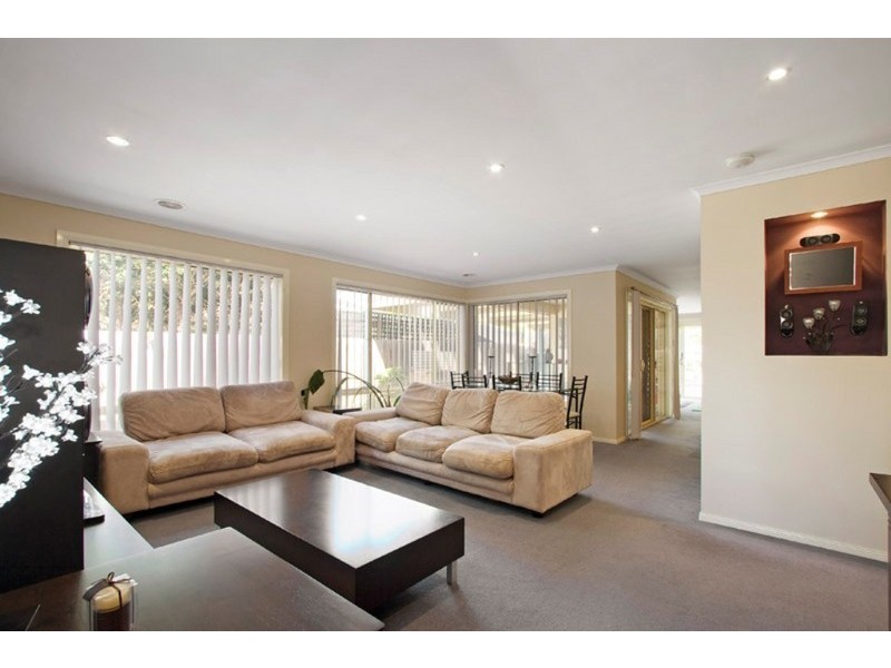 84 Amberly Park Drive, Narre Warren South VIC 3805