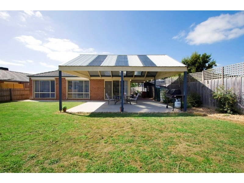 84 Amberly Park Drive, Narre Warren South VIC 3805