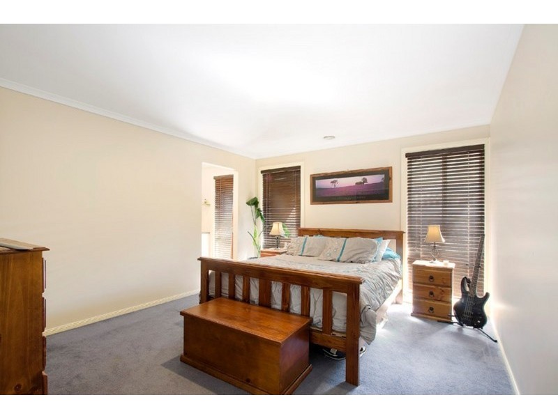 84 Amberly Park Drive, Narre Warren South VIC 3805