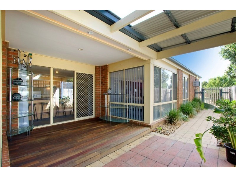 84 Amberly Park Drive, Narre Warren South VIC 3805