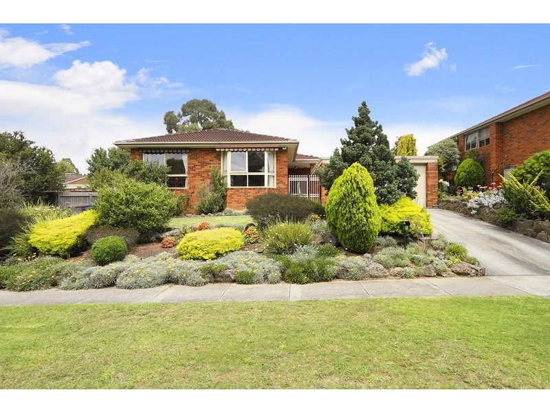 1 Chalcot Drive, Endeavour Hills VIC 3802