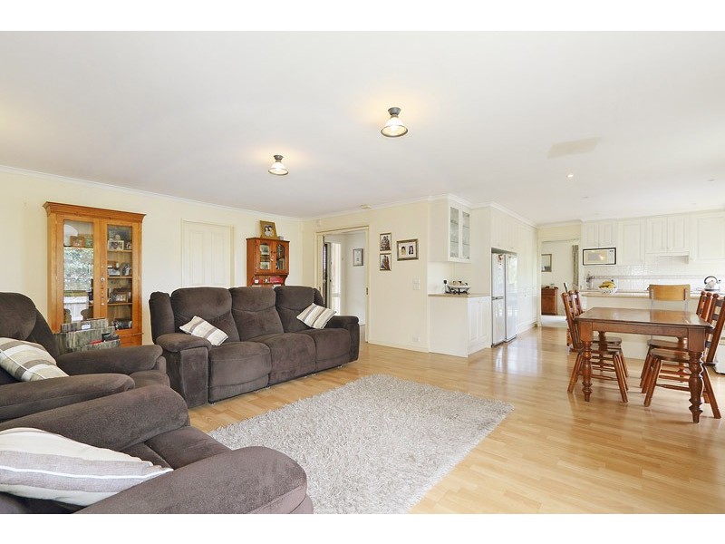 1 Chalcot Drive, Endeavour Hills VIC 3802