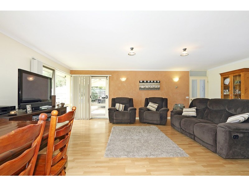 1 Chalcot Drive, Endeavour Hills VIC 3802