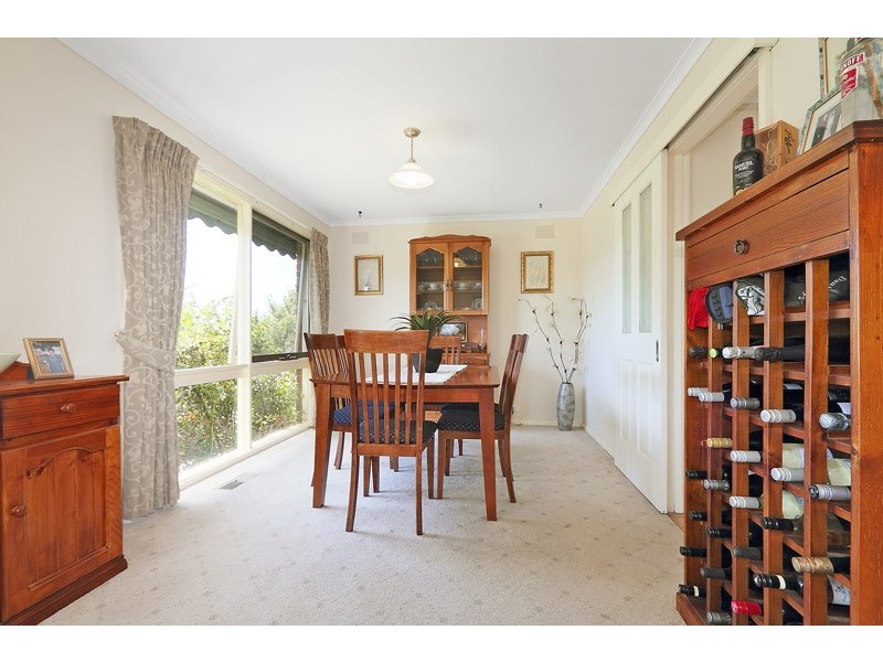1 Chalcot Drive, Endeavour Hills VIC 3802
