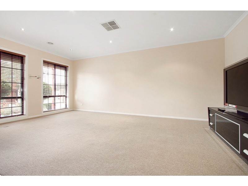 24 Tegans Close, Hallam VIC 3803