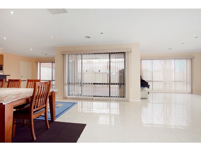 24 Tegans Close, Hallam VIC 3803