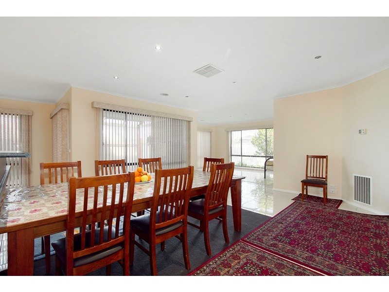 24 Tegans Close, Hallam VIC 3803