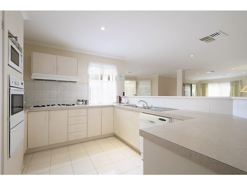 10 Yoni Court, Hallam VIC 3803