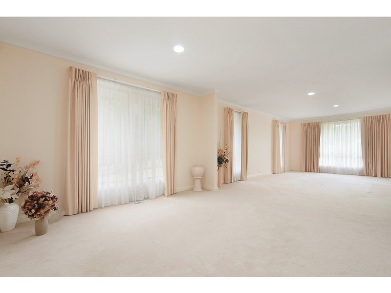 42 Royston Avenue, Berwick VIC 3806