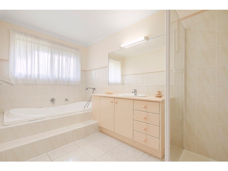 42 Royston Avenue, Berwick VIC 3806