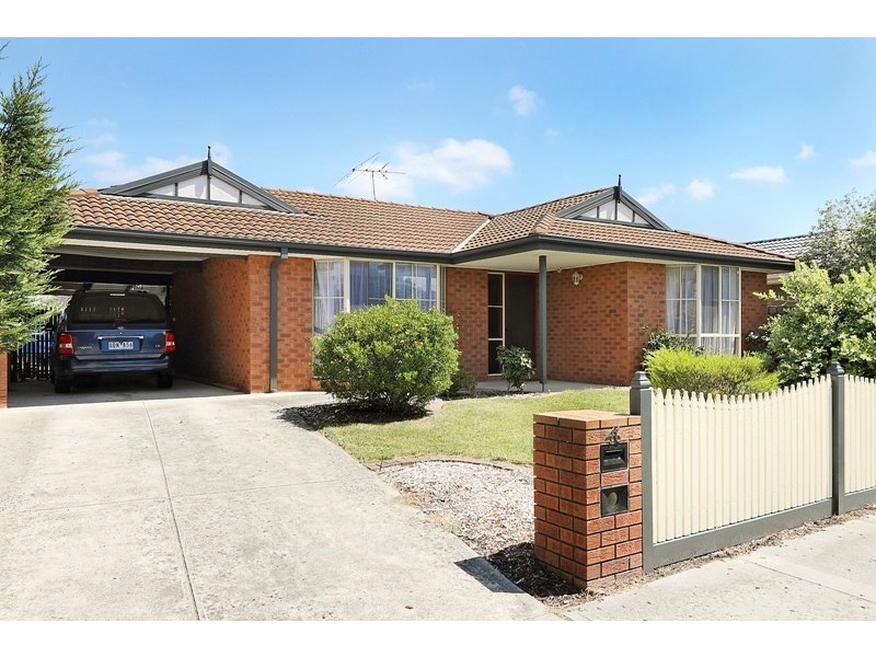 46 Hamilton Drive, Cranbourne North VIC 3977