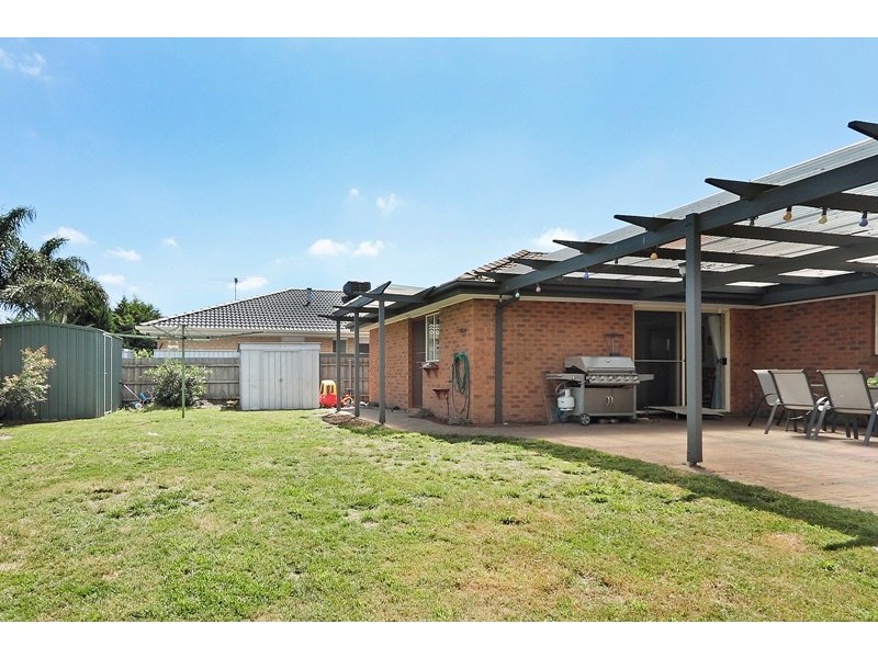 46 Hamilton Drive, Cranbourne North VIC 3977