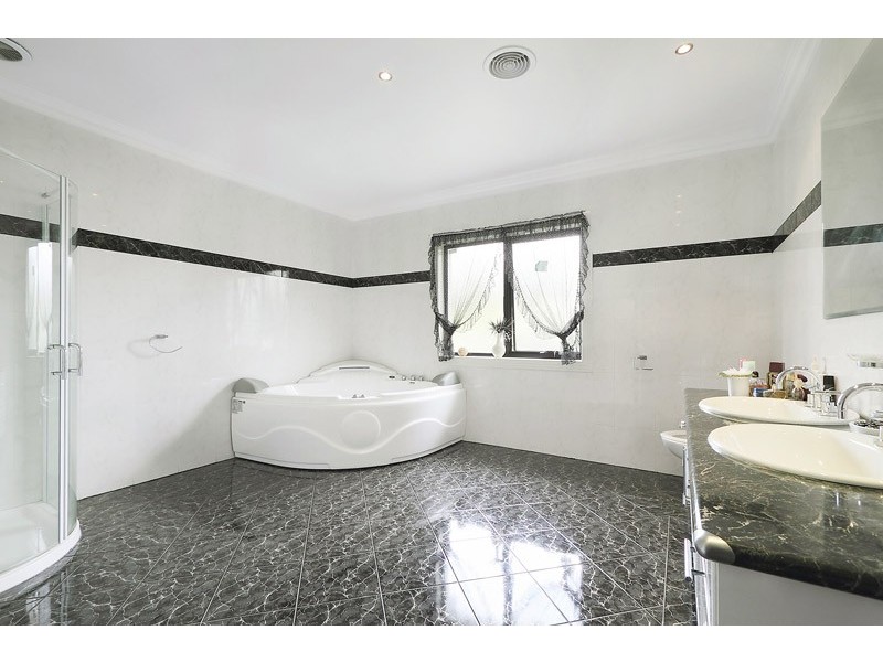 8 Milfull Court, Narre Warren VIC 3805