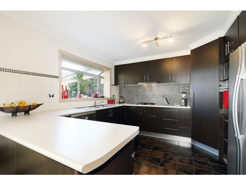 18 George Bass Avenue, Endeavour Hills VIC 3802