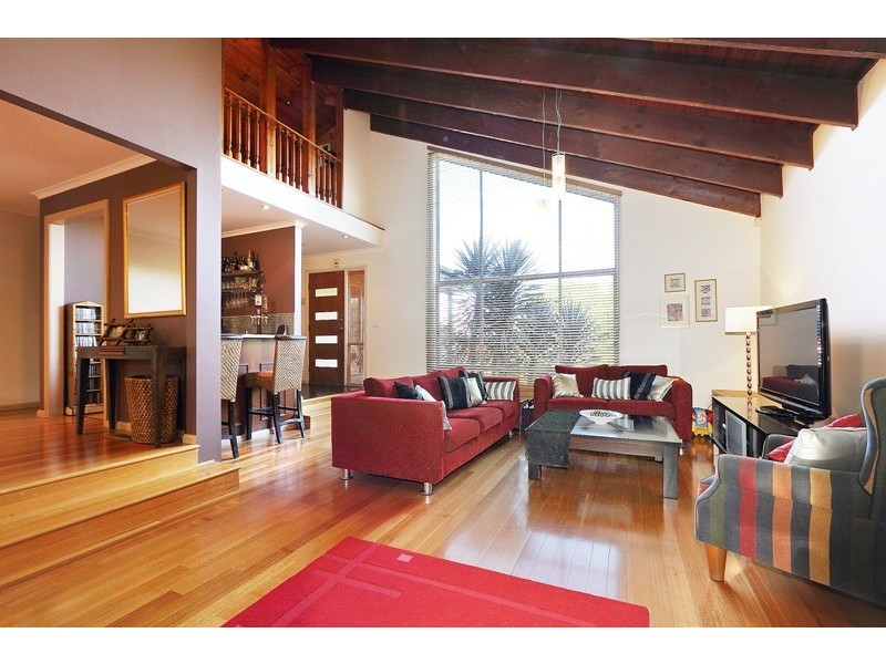 18 George Bass Avenue, Endeavour Hills VIC 3802