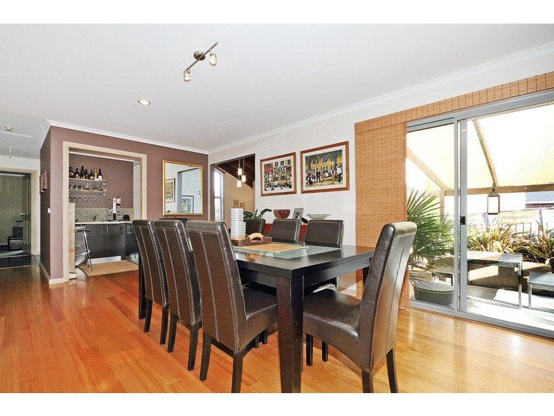 18 George Bass Avenue, Endeavour Hills VIC 3802