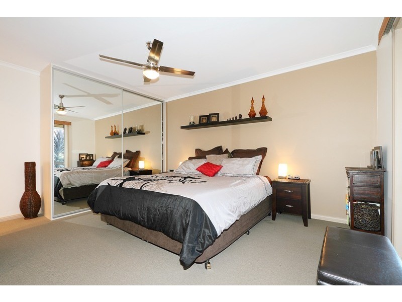 18 George Bass Avenue, Endeavour Hills VIC 3802