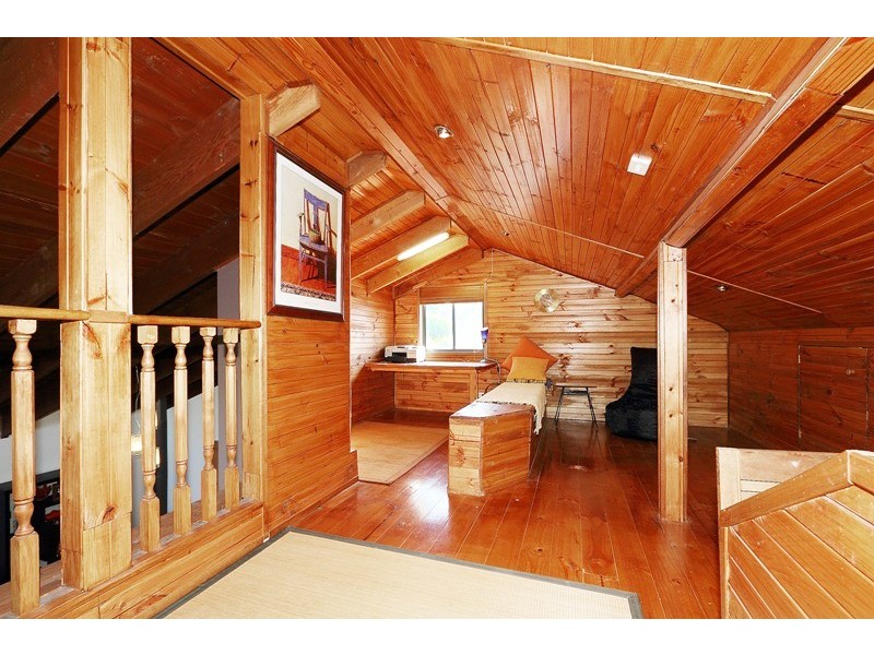 18 George Bass Avenue, Endeavour Hills VIC 3802