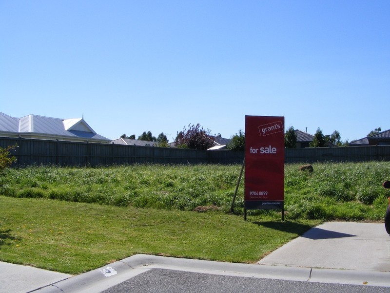 4 Derby Court, Cranbourne North VIC 3977