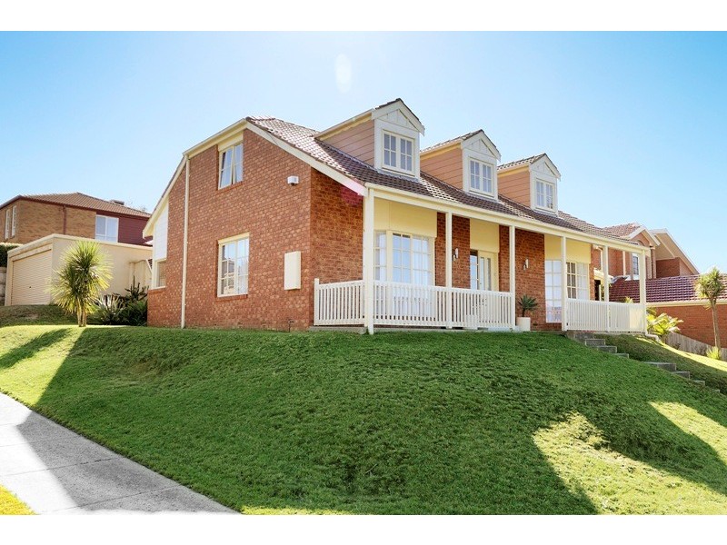 32 George Bass Avenue, Endeavour Hills VIC 3802