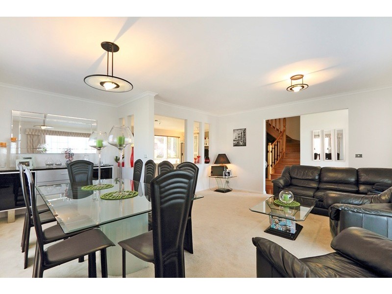 32 George Bass Avenue, Endeavour Hills VIC 3802