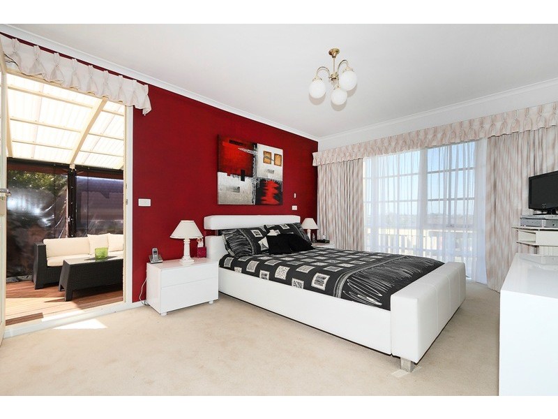 32 George Bass Avenue, Endeavour Hills VIC 3802