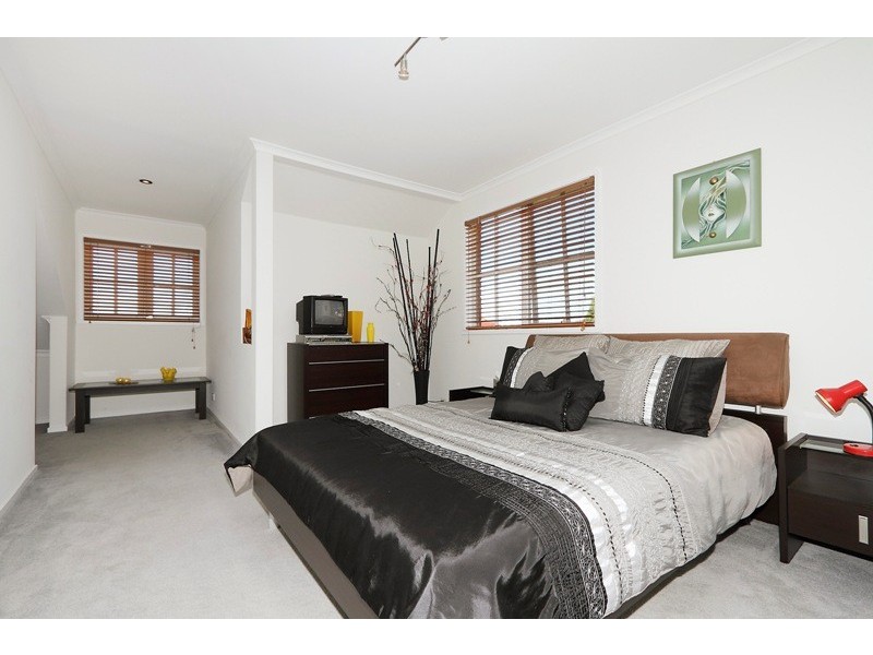 32 George Bass Avenue, Endeavour Hills VIC 3802