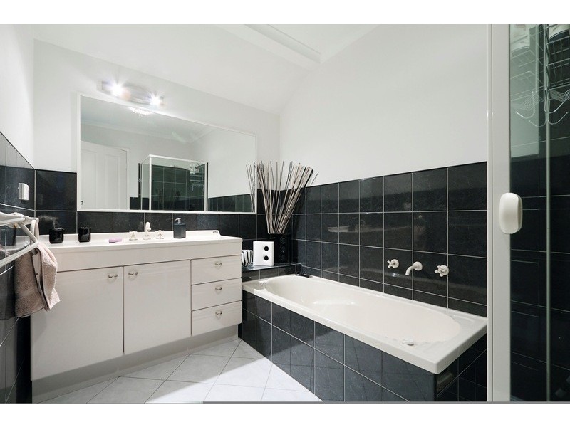 32 George Bass Avenue, Endeavour Hills VIC 3802