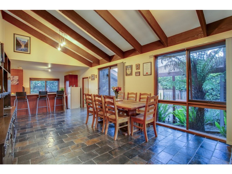 17 Headingly Court, Endeavour Hills VIC 3802