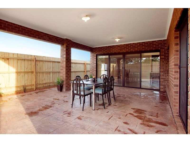 30 Aisbett Close, Lynbrook VIC 3975