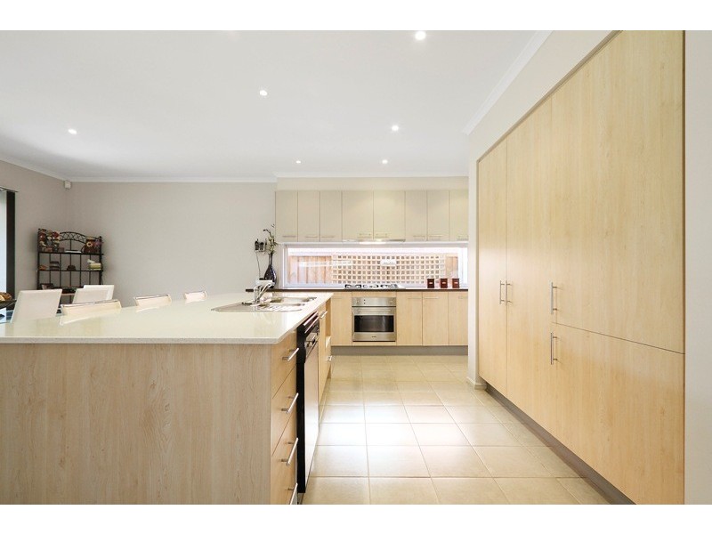 7 Sunhill Way, Berwick VIC 3806