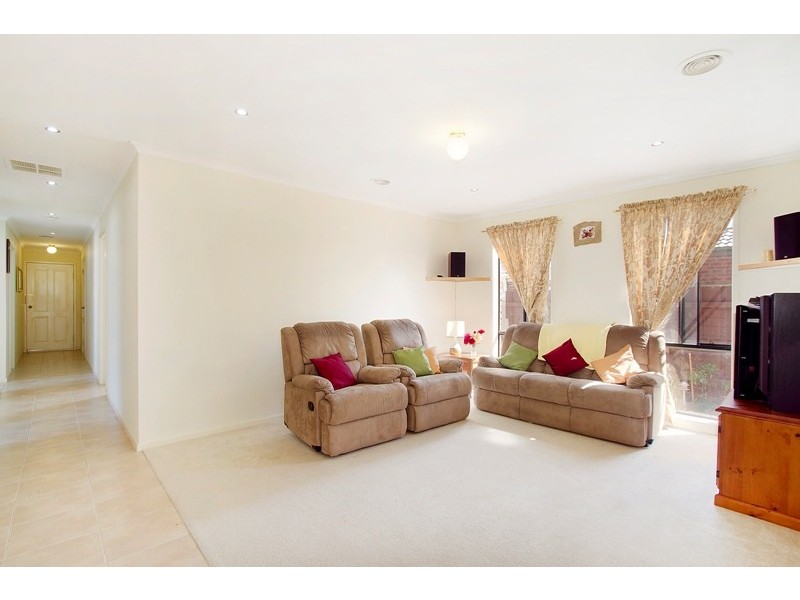 2 Nirringa Drive, Hampton Park VIC 3976