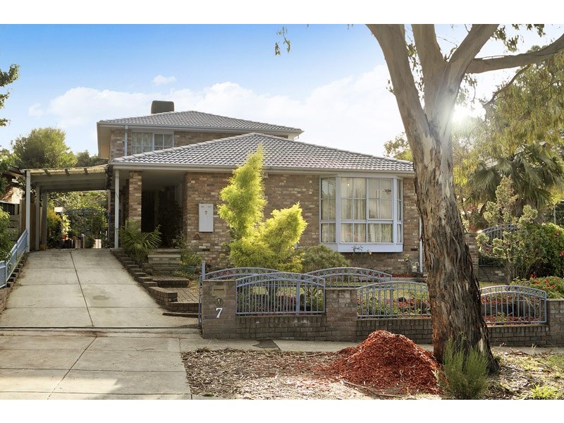 7 Broadwalk Grove, Endeavour Hills VIC 3802