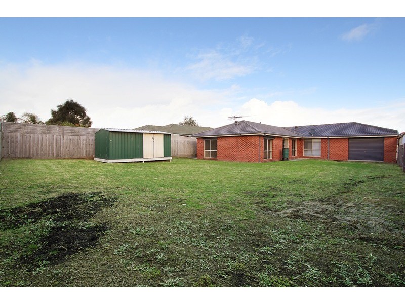 10 Alamanda Way, Cranbourne North VIC 3977